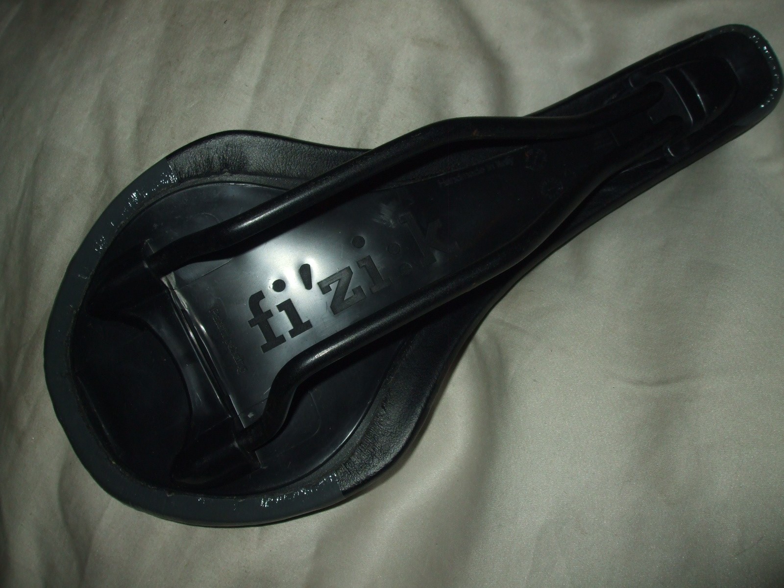 Fizik Tundra CrMo Saddle, 123mm (Select Color)