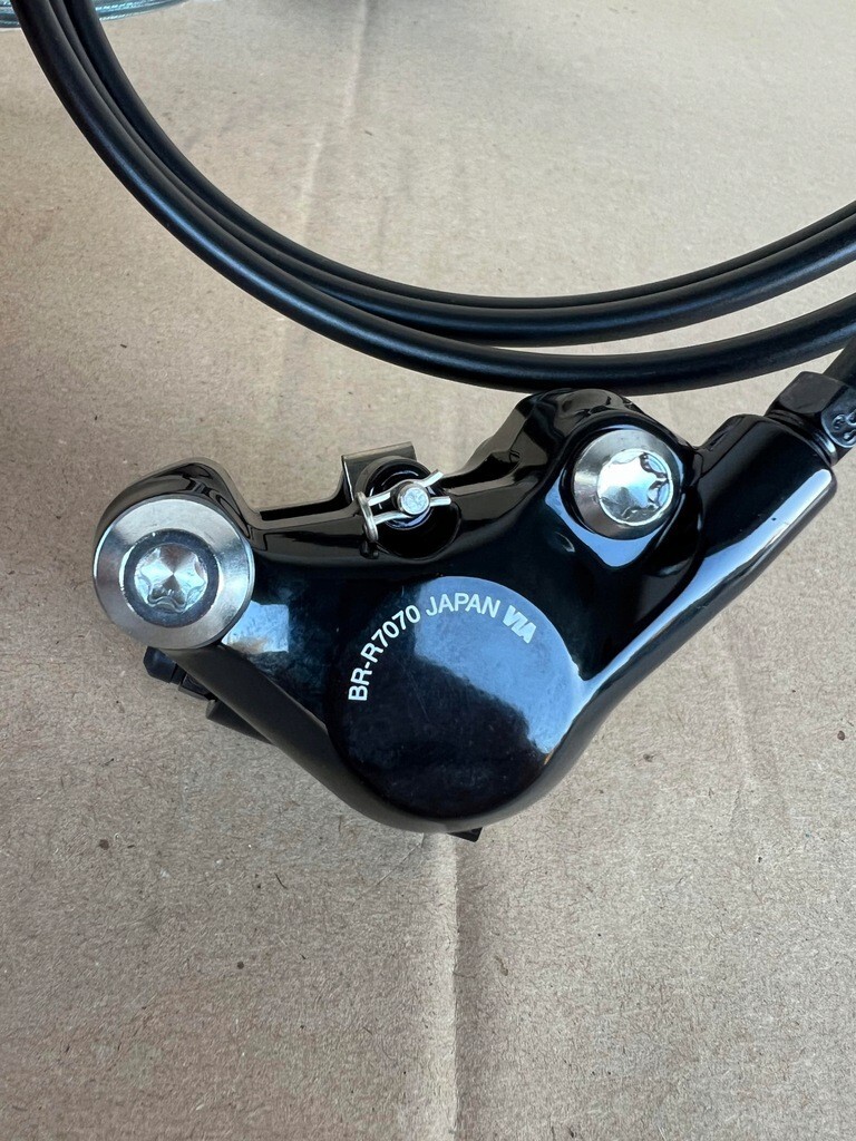 Shimano 105 Hydraulic Road Disc Brake ST-R7025 BR-R7070 Rear 1700mm 11-Speed