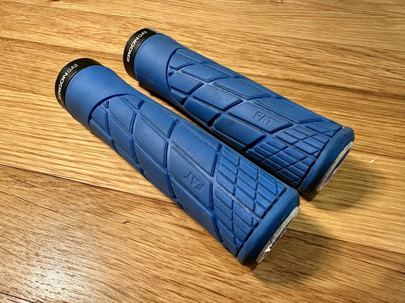 ERGON GA2 FAT GRIPS BLUE ERGONOMIC BIKE HANDLEBAR GRIP MTB XC GRAVEL KLUNKER LOC