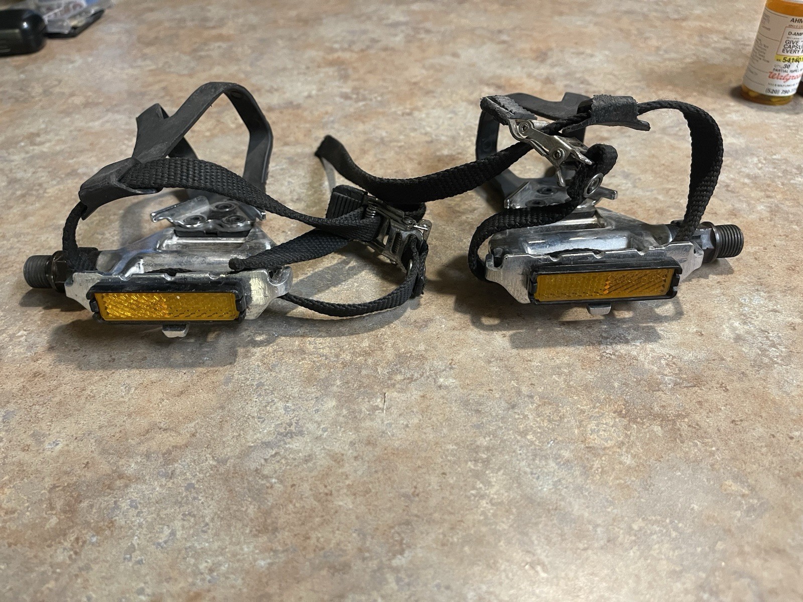 Wellgo LU-961 Touring Trekking Bike Cycling Right Left Pedals & Toe Clips