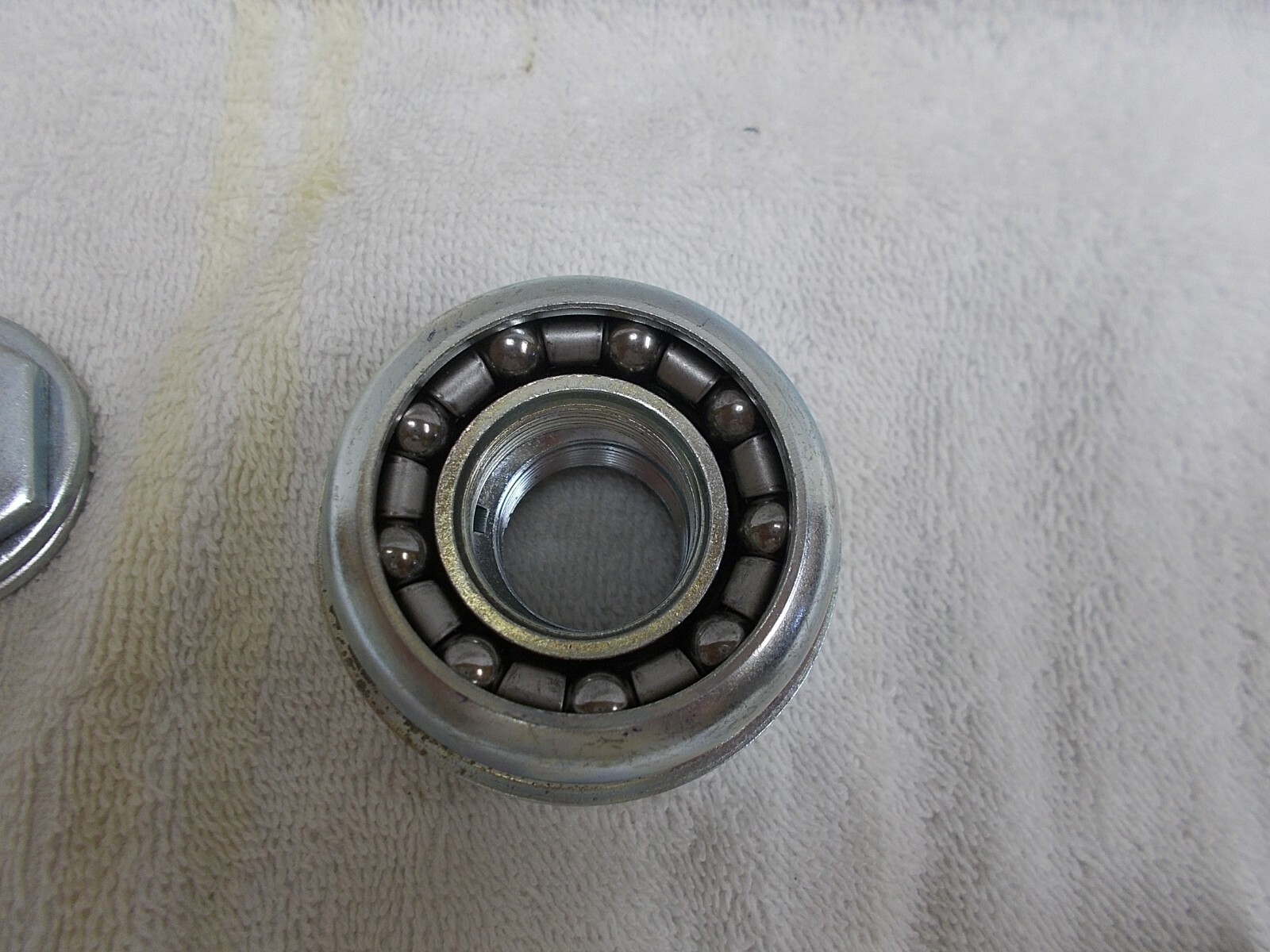 YST CORP. PROFESSIONAL CHROME BICYCLE BOTTOM BRACKET SET BB-621 NOS
