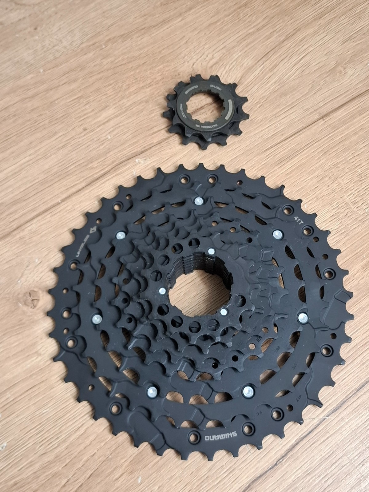 Shimano CUES CS-LG300 Cassette 9-Speed 11-41T LINKGLIDE Black NEW