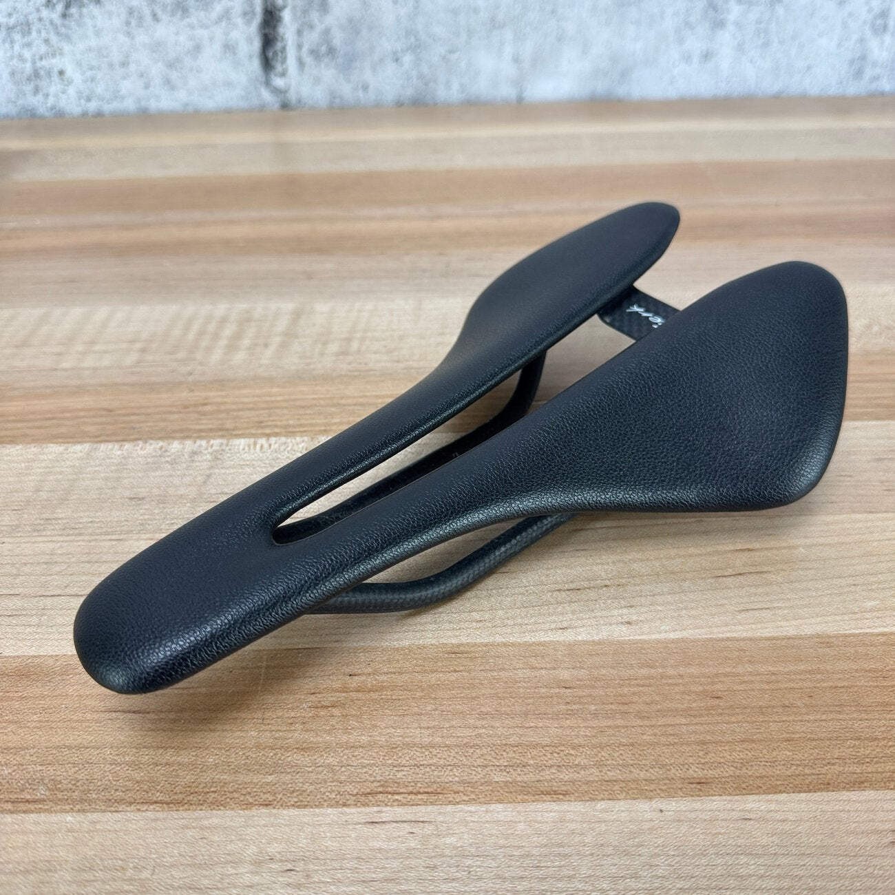 Light Use! Berk Lupina Short Padded Black 144mm 7x9mm Carbon Rails Saddle 95g