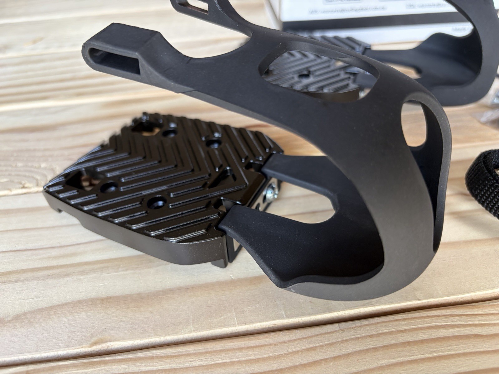 CyclingDeal Pedals Platform Adapters with Toe Clips & Straps
