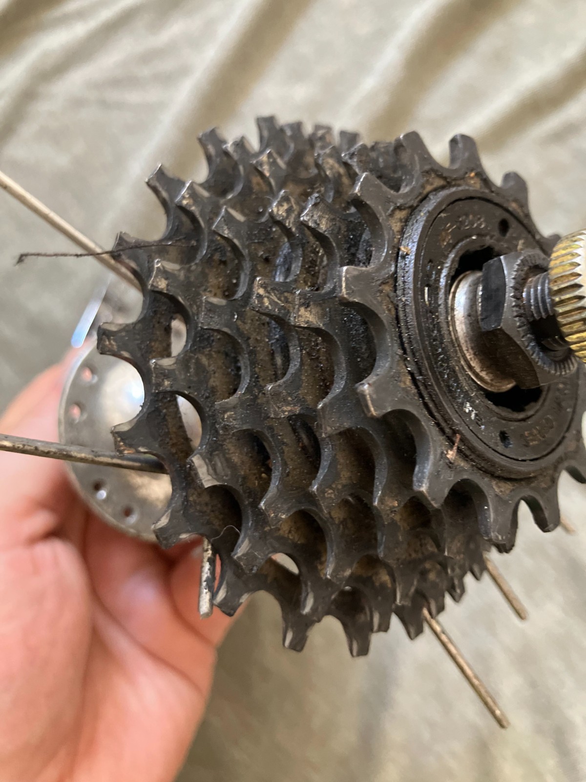 Used Shimano 600 HB-6207 Rear Front Hub 32H with Shimano 600 MF-6208 cassette.