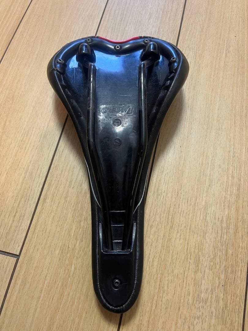 MASI Road Bike Saddle Black Red Ergonomic Used Plastic Metal