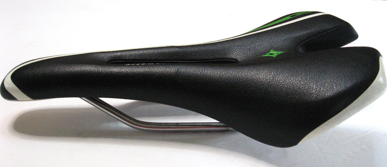SPECIALIZED JETT BODY GEOMETRY GEL 143MM 7X7MM CARBON FIBER SADDLE BLACK