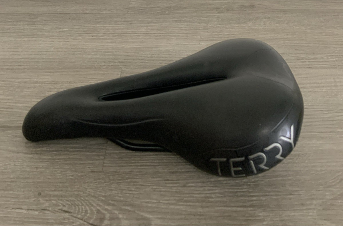 TERRY RACING COMFORT SADDLE 158 MM X 260 MM 330 GRAMS FEC ALLOY RAILS BLACK