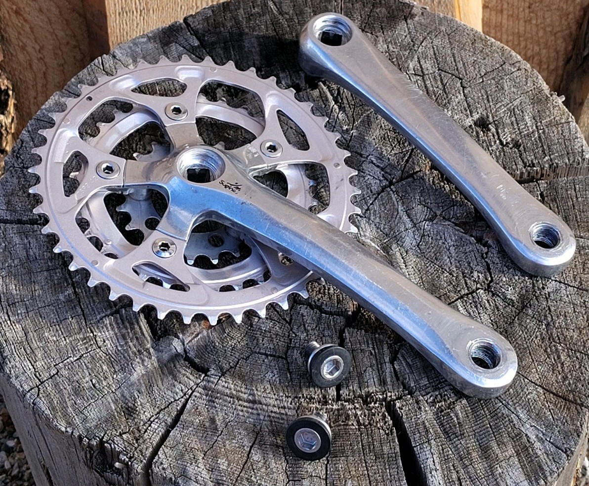 Sugino Triple Crankset 175 mm 42/32/20 T Square Taper Vintage w/ Retaining Bolts