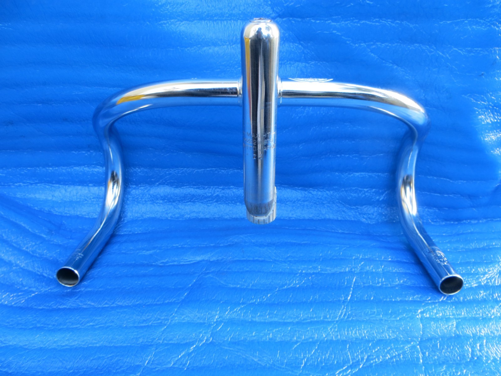 Nitto B123 CrMo 370mm NJS Handlebar + Nitto Jaguar 115mm 58 Degree Steel Stem