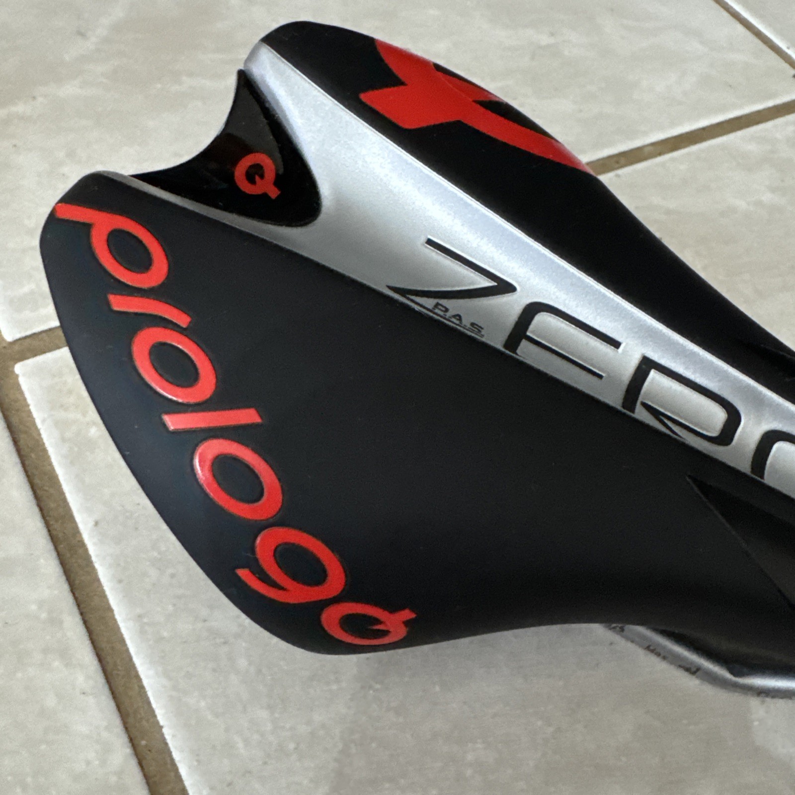 Prologo Saddle Zero-Tri PAS – Pro T 2.0 Rails – Black 255×137 NOS
