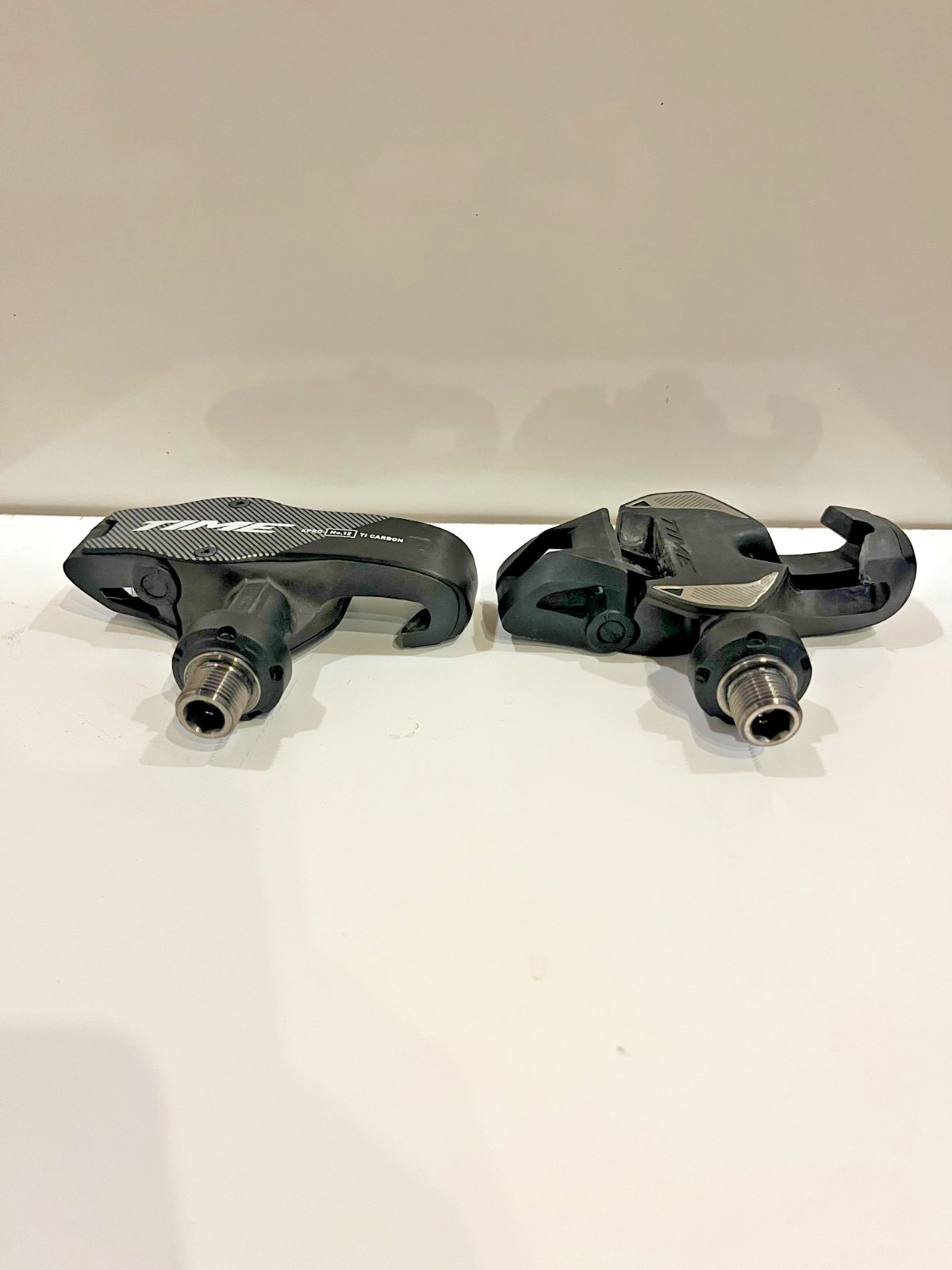 Time XPRO 12 Pedals – Single Sided Clipless , Ti Carbon, 9/16″,Black/Black, 184g