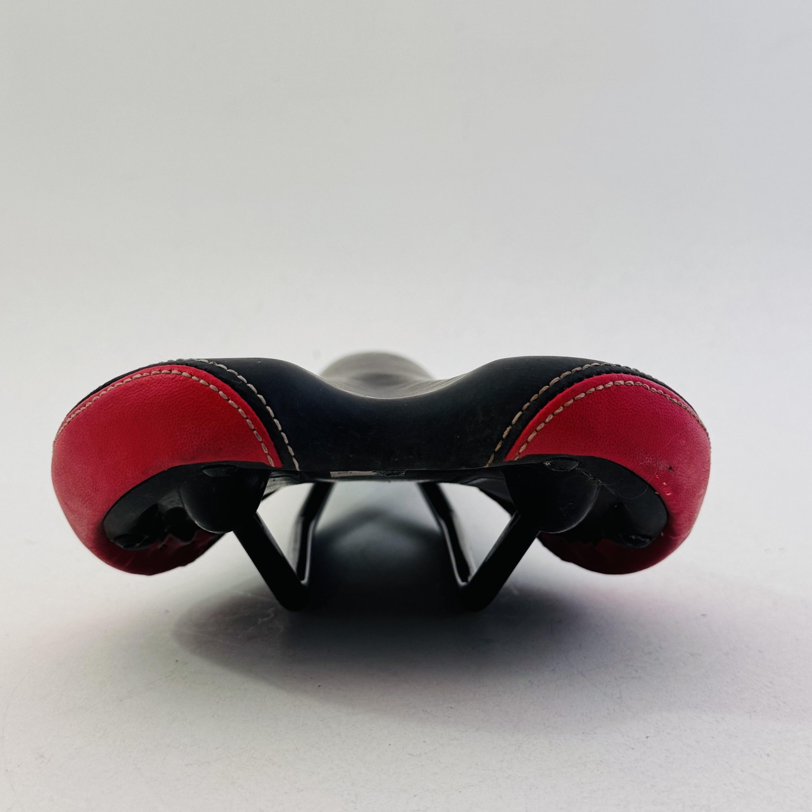 Marin Bicycle Saddle Seat Velo Black Red Racing Road MTB Hybrid Bike A66