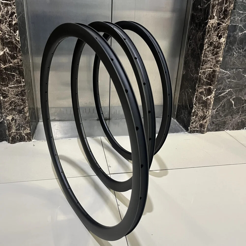 700C Super Light Carbon Road Bicycle Rims 28mm Wide 40mm Depth Tubeless Wheels