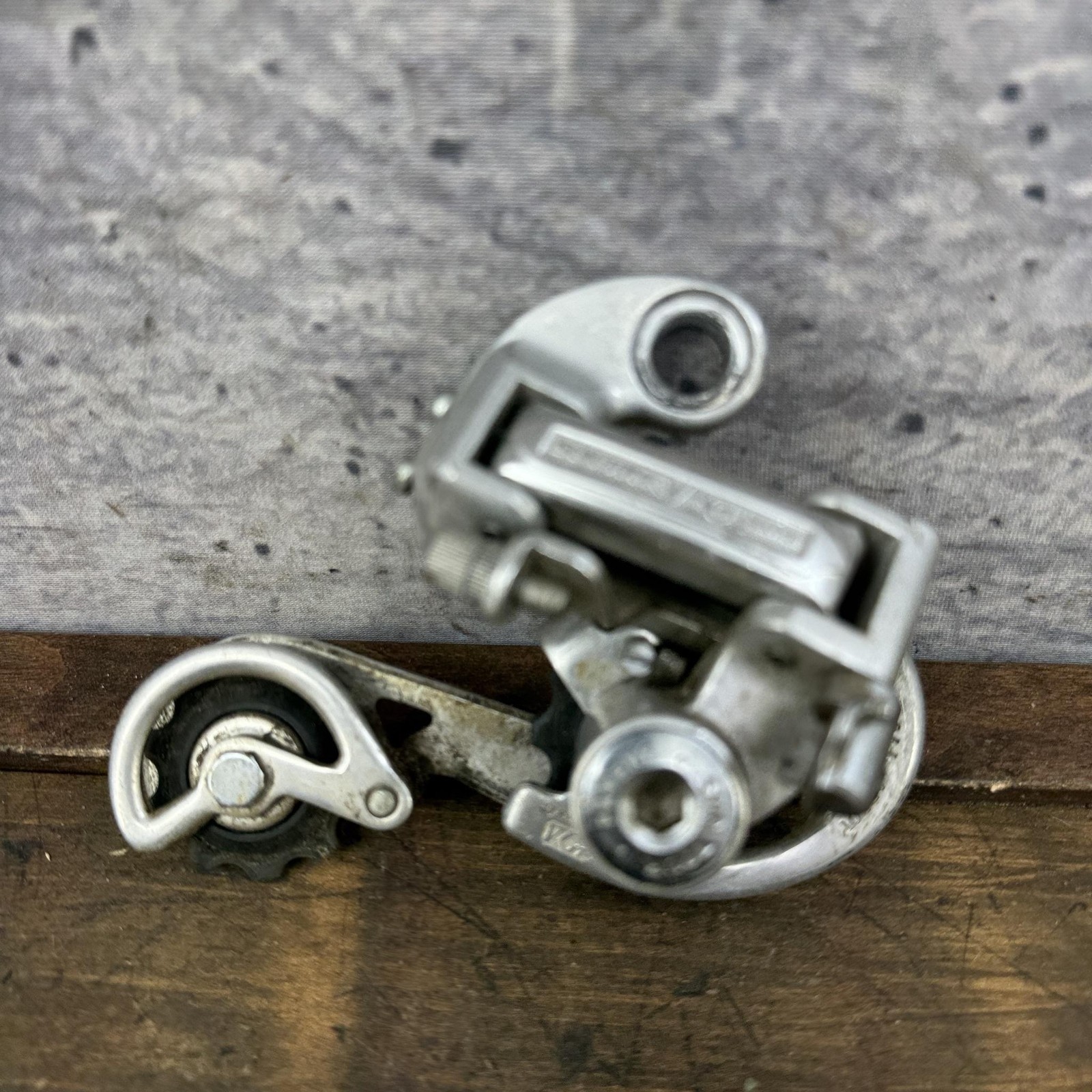 Vintage SunTour V-GT Luxe Rear Derailleur Long Cage Hanger Silver Japan Bolt