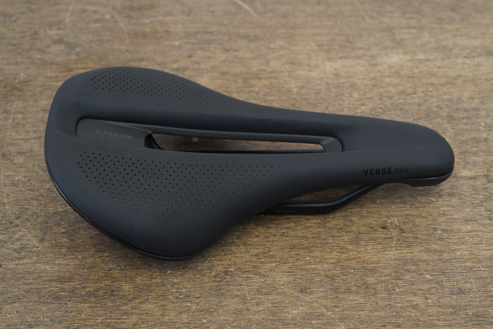 NEW TAKE-OFF 145mm Bontrager Verse Pro Carbon Rail Road Saddle 178g