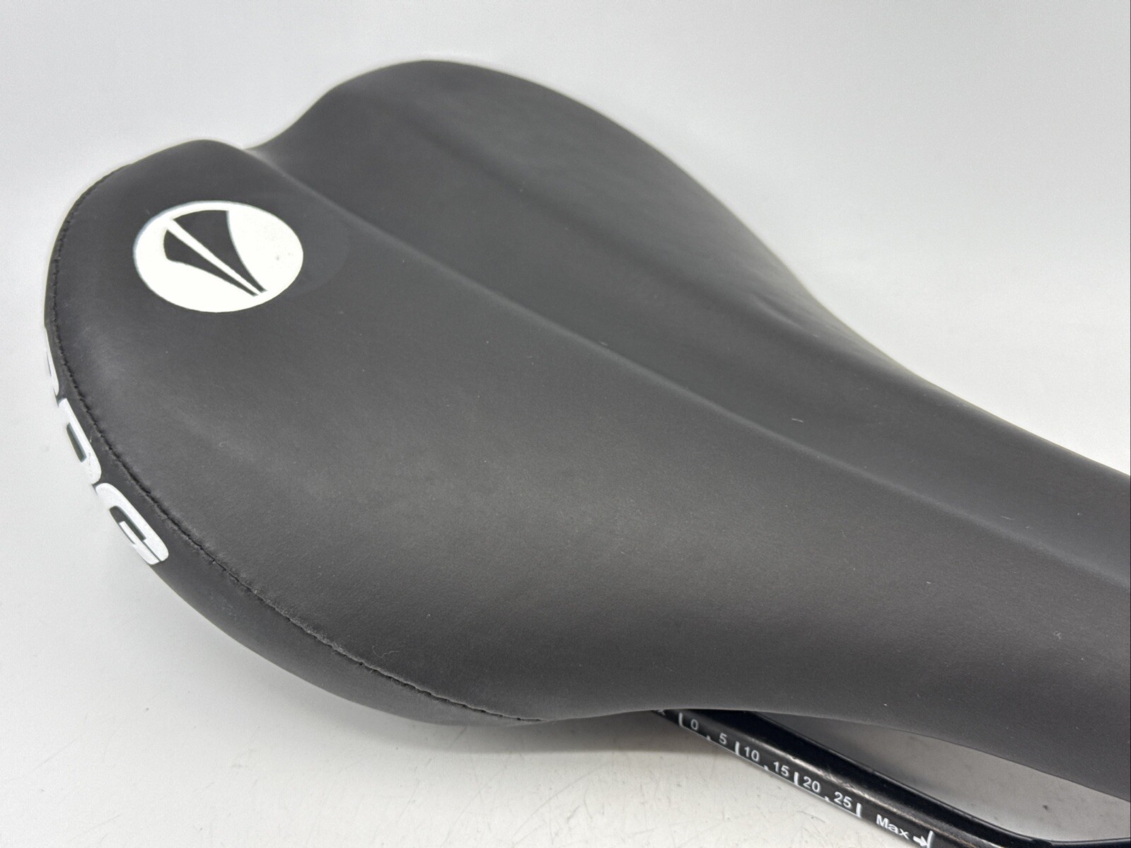 SDG FALCON 280mm x 140mm Steel Rail Black & White Saddle NEW BIKE TAKE-OFF