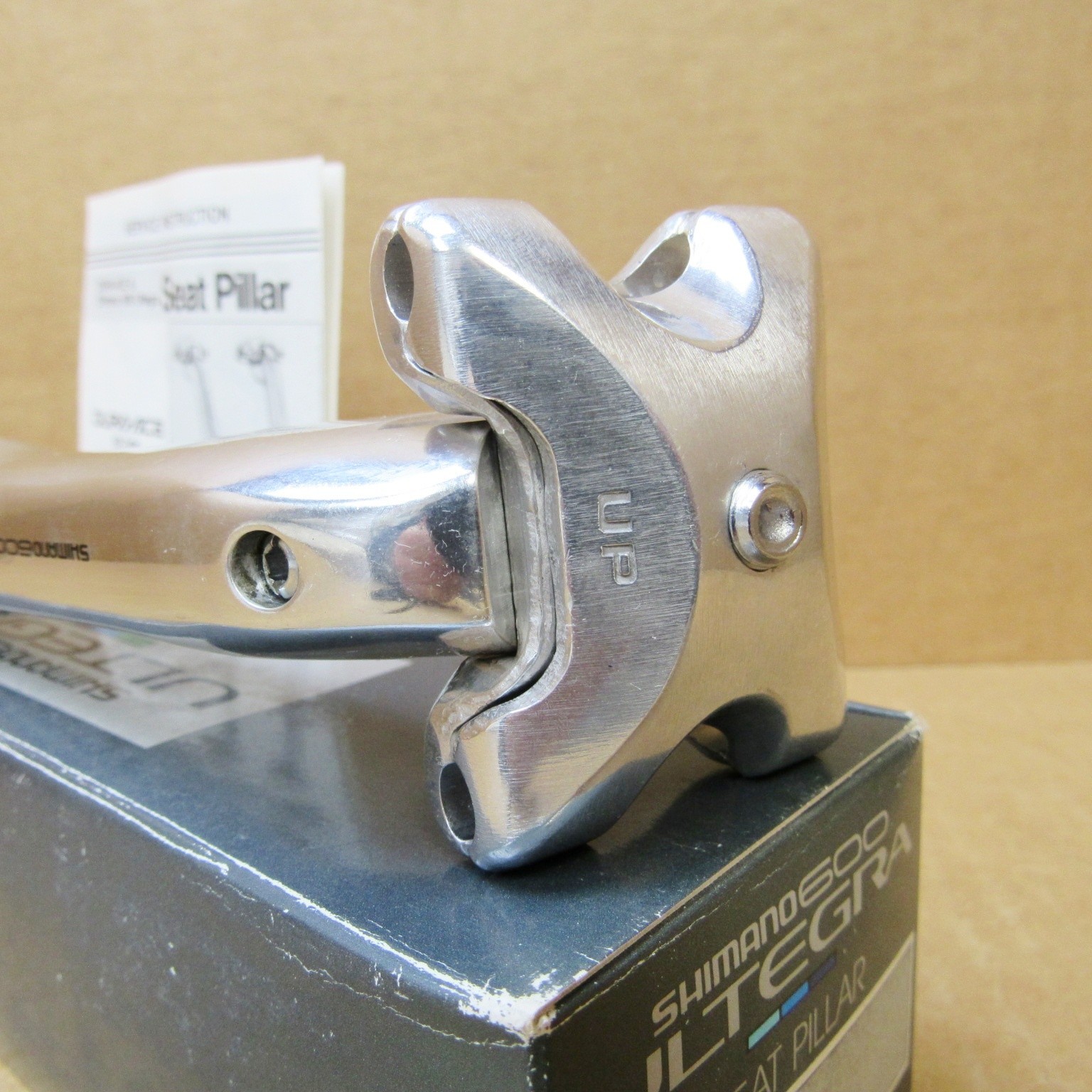 New-Old-Stock Shimano «600 Ultegra» Aero Seatpost (Size 26.0 mm x 200 mm)
