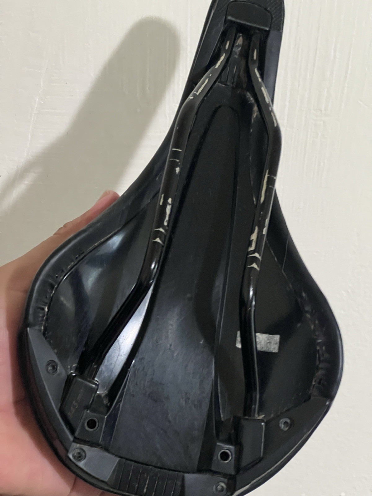 Specialized Henge Black Bike Saddle Seat 143mm, 7×7 Titanium rails