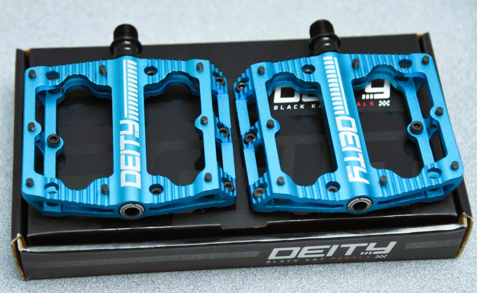 NEW Deity Components Black Kat Pedals, flat/platform, blue