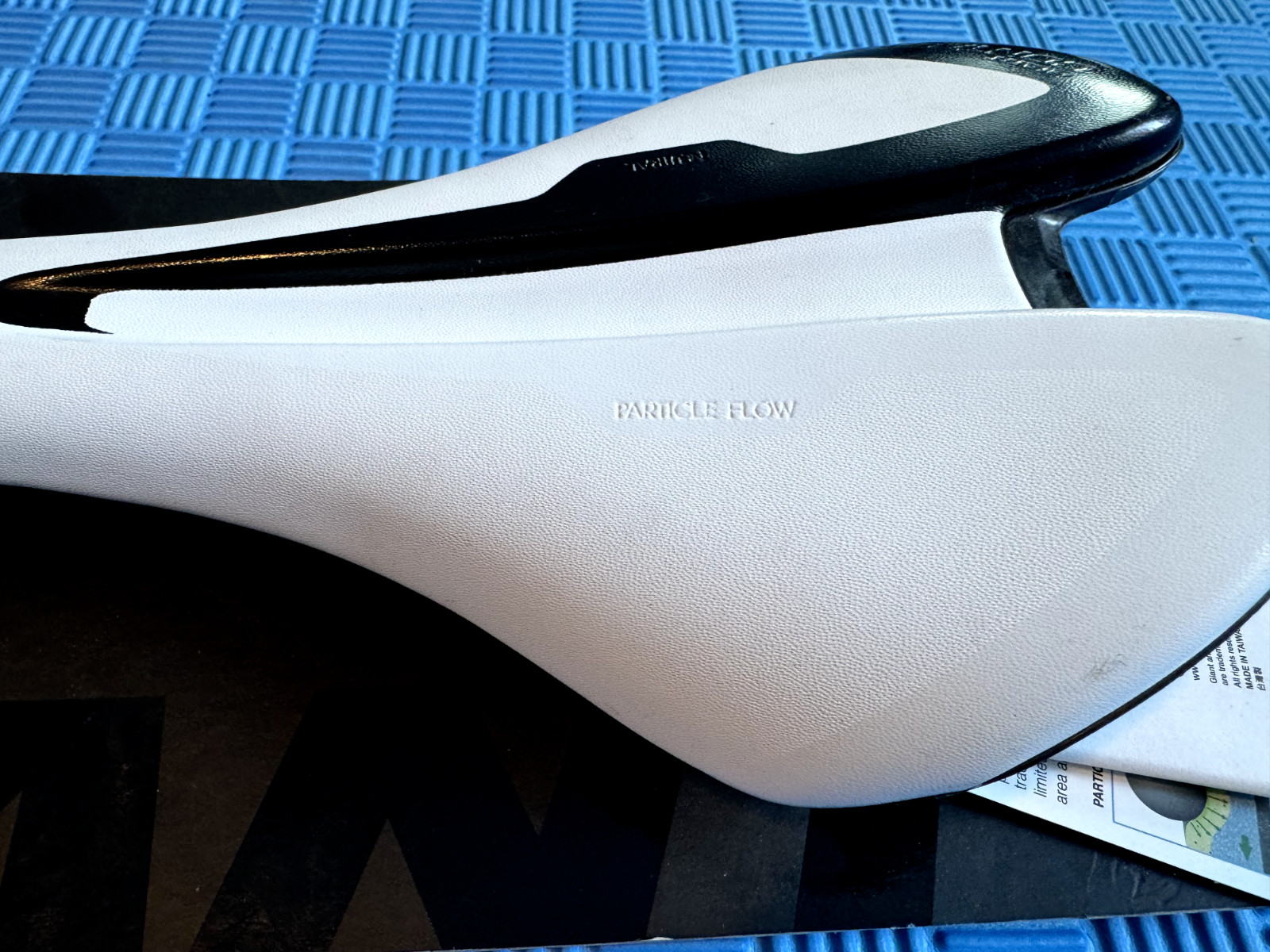 Giant Cobalt Contact SLR Neutral Carbon Rail Saddle White 185 grams