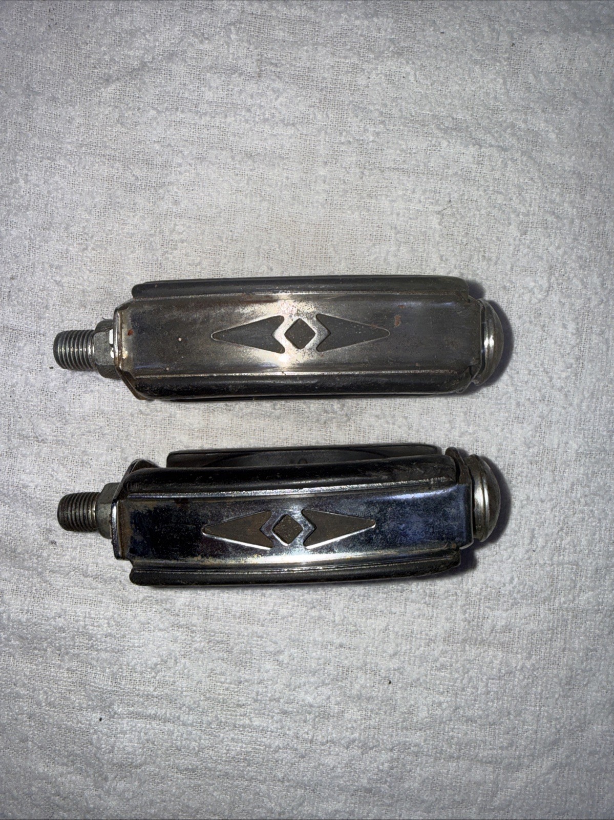 Vintage Schwinn Large Cap Bow Pedals VGC. 1960s Corvette Jaguar Fairlady Etc.