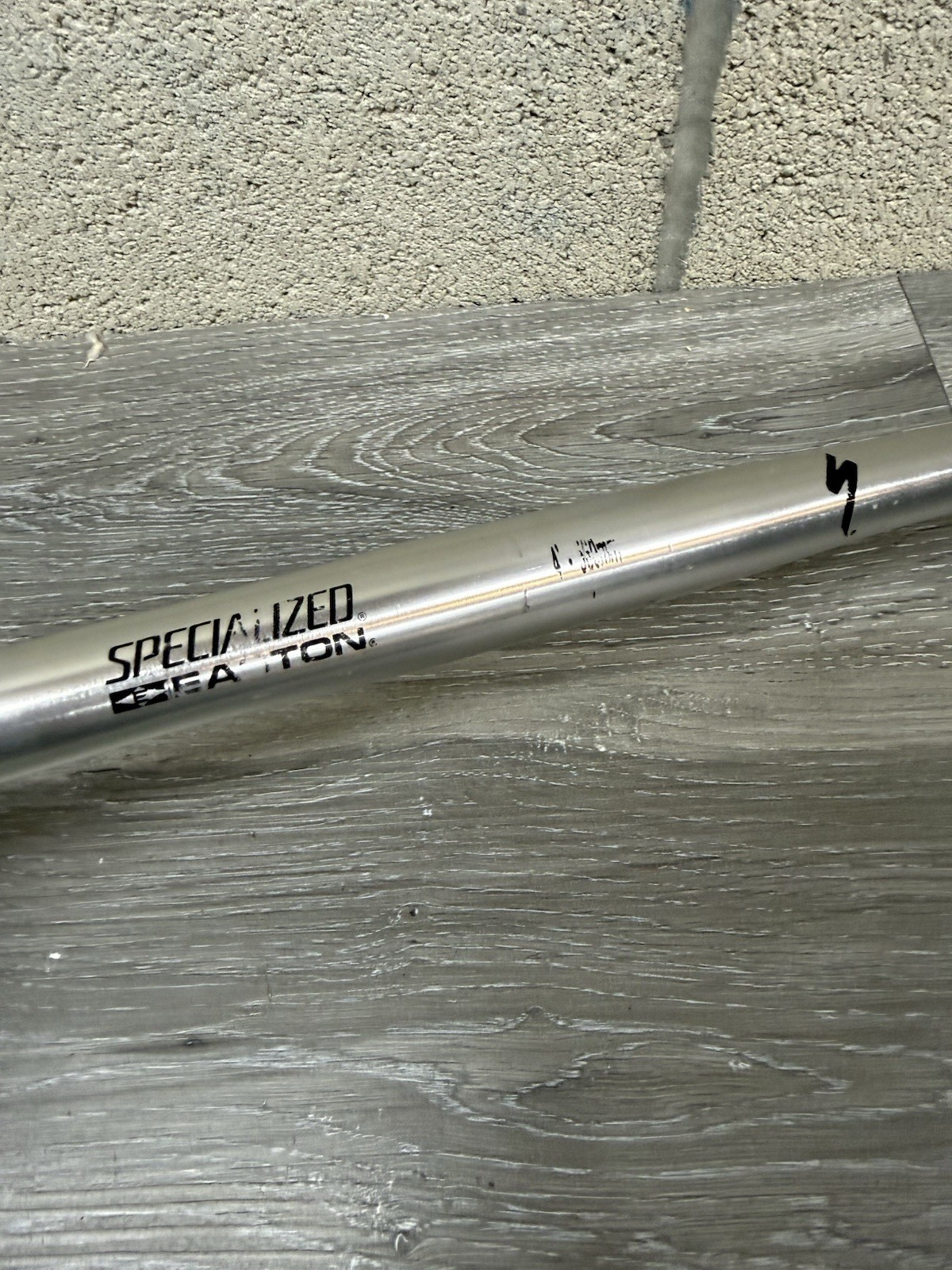 Specialized Easton Mountain Bike Handlebar 560mm X 25.4mm Flat Bar Aluminum