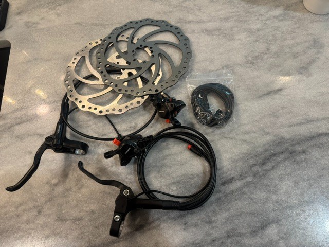 Shimano MT200 Hydraulic Disc Brake Set BL MT200 w 203mm Rotors