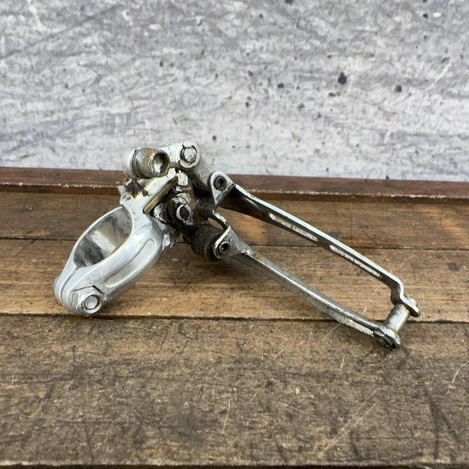 Vintage Shimano 600 Arabesque Front Derailleur 28.6 Clamp Double Bottom 70s