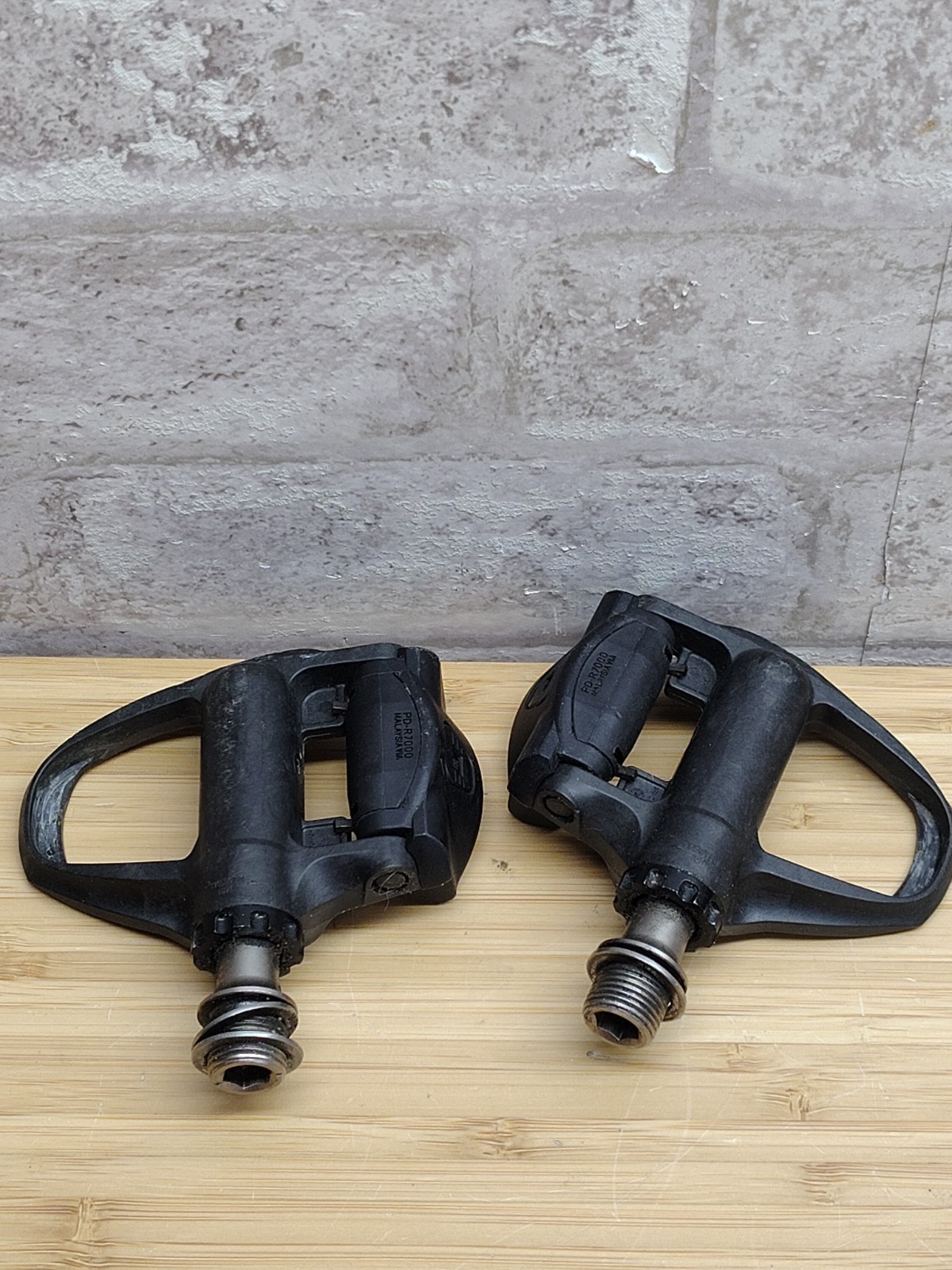 Shimano 105 PD-R7000 Carbon Fiber SPD-SL Clipless Pair Pedals Road Bike Black