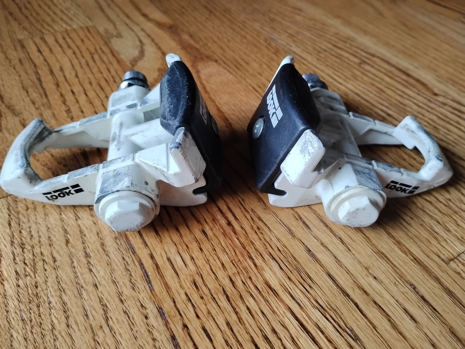 Vintage 1980’s Look Clipless Pedals 9/16″ White