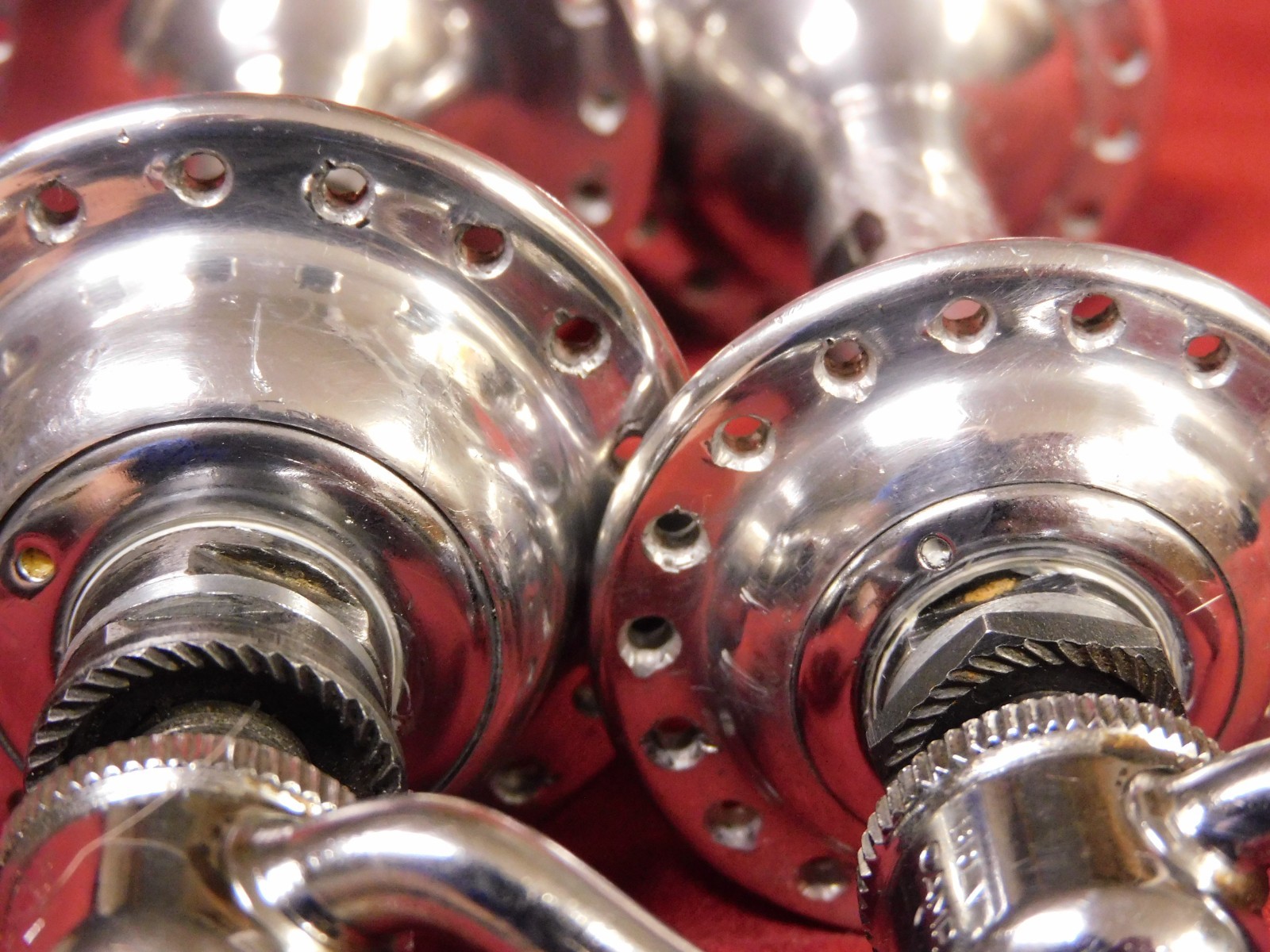 1981 Campagnolo #1034 Nuovo Record Low Flange Hubs & Skewers 36H Italian 35 x 24