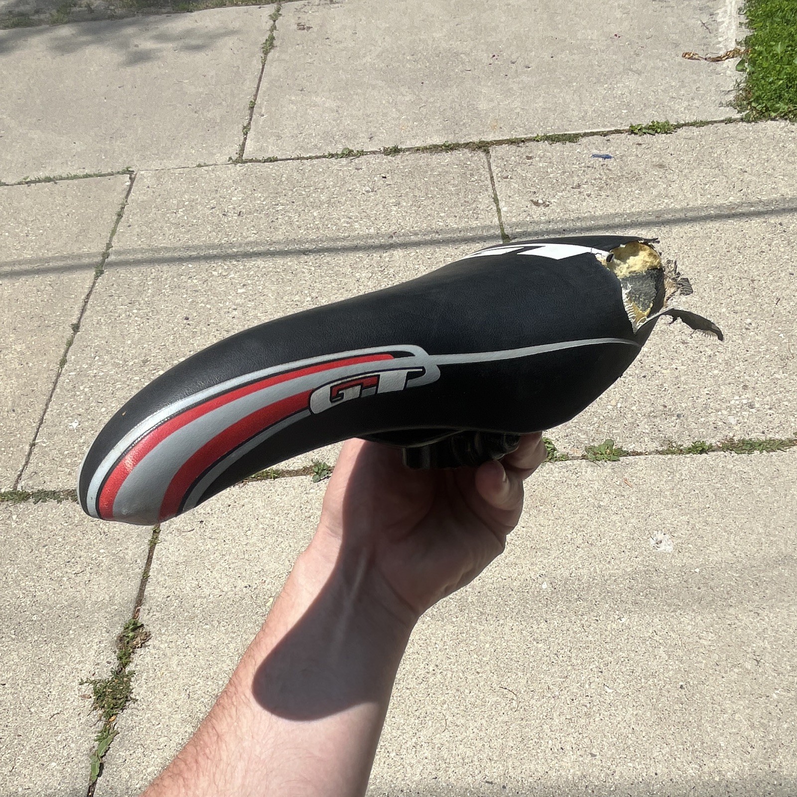 GT Bicycle Saddle/Seat Synthetic Black Red White Universal Fit MPN G 14R