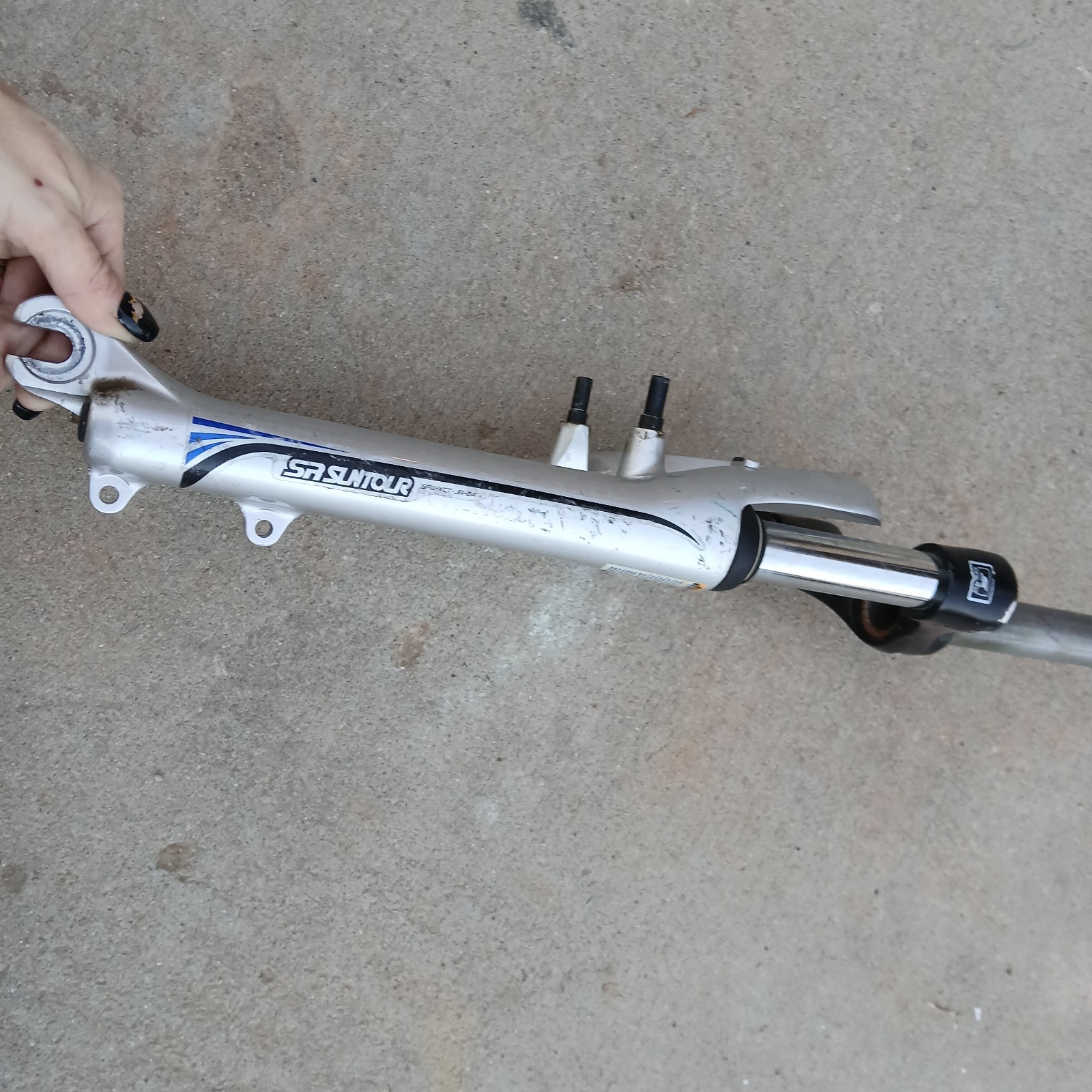 SR Suntour Suspension Fork 24.5” SF11-XCT-JR-24 from a Specialized Hotrock