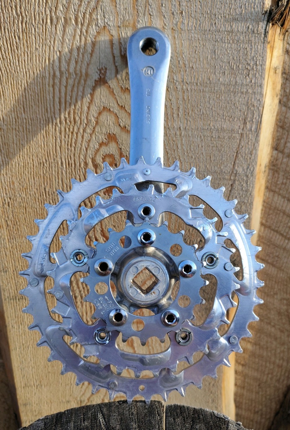 Sugino Triple Crankset 175 mm 42/32/20 T Square Taper Vintage w/ Retaining Bolts