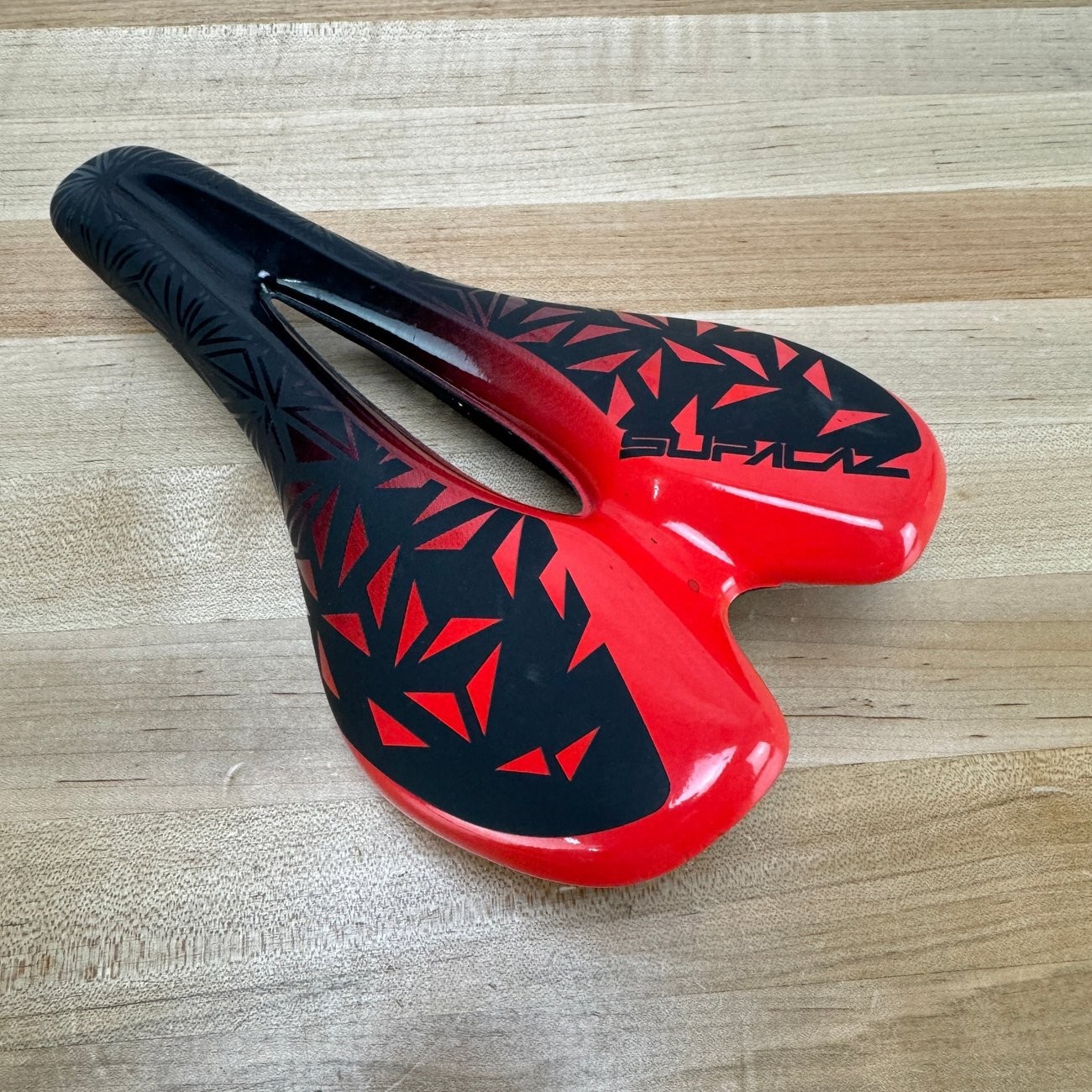 Supacaz Ignite 7x7mm Titanium Alloy Rails 143mm Black/Red Bike Saddle 251g