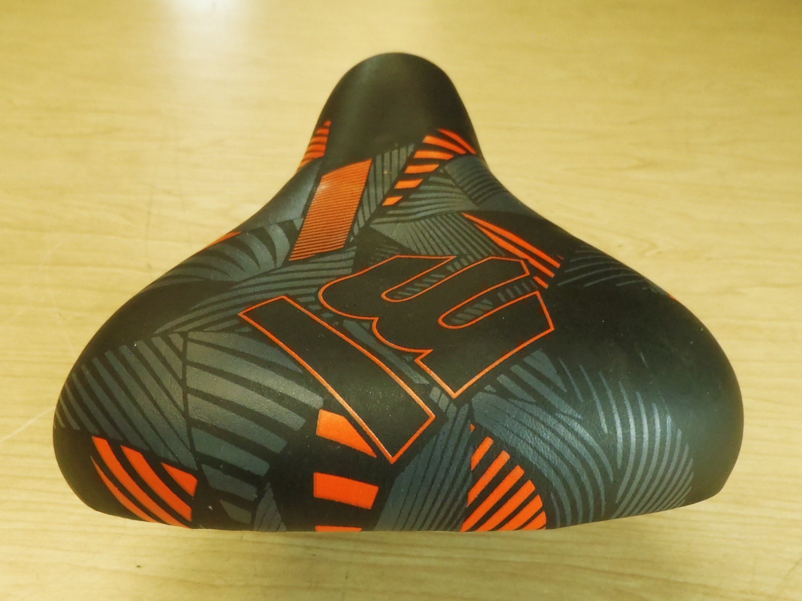 MONGOOSE KIDS’/YOUTH BLACK/ORANGE BICYCLE SADDLE/SEAT BIKE PARTS 753