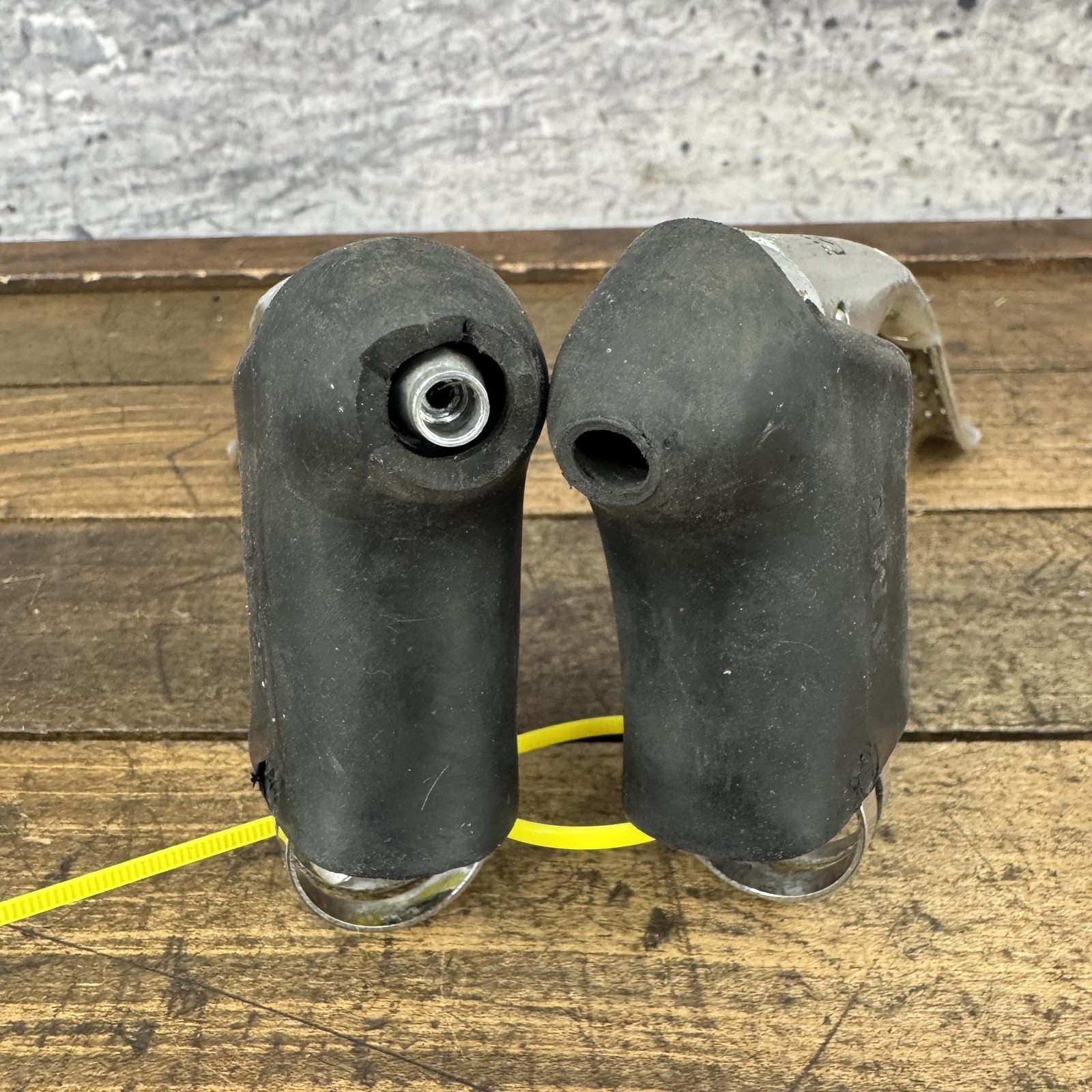 Vintage Shimano 600 Arabesque Brake Levers Drilled A’ME Hoods Drop Bar Road Bike