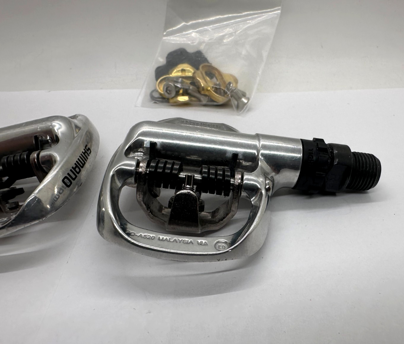Shimano SPD Cycling Pedals Spinning Mountain Bike PD-A520 MTB Clipless 2 BOLT
