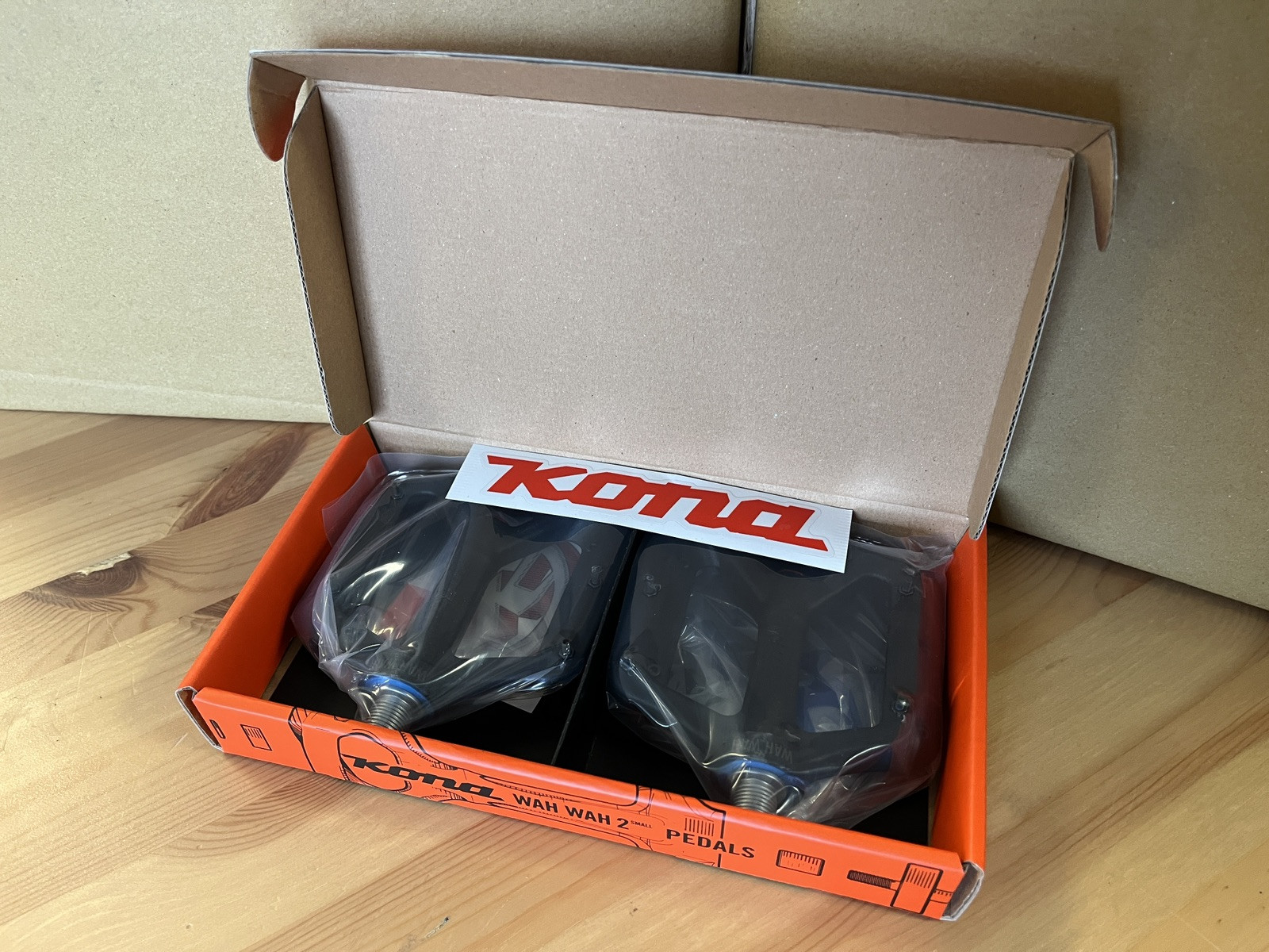 Kona Wah Wah Composite small and large pedal package. Pair of each in black