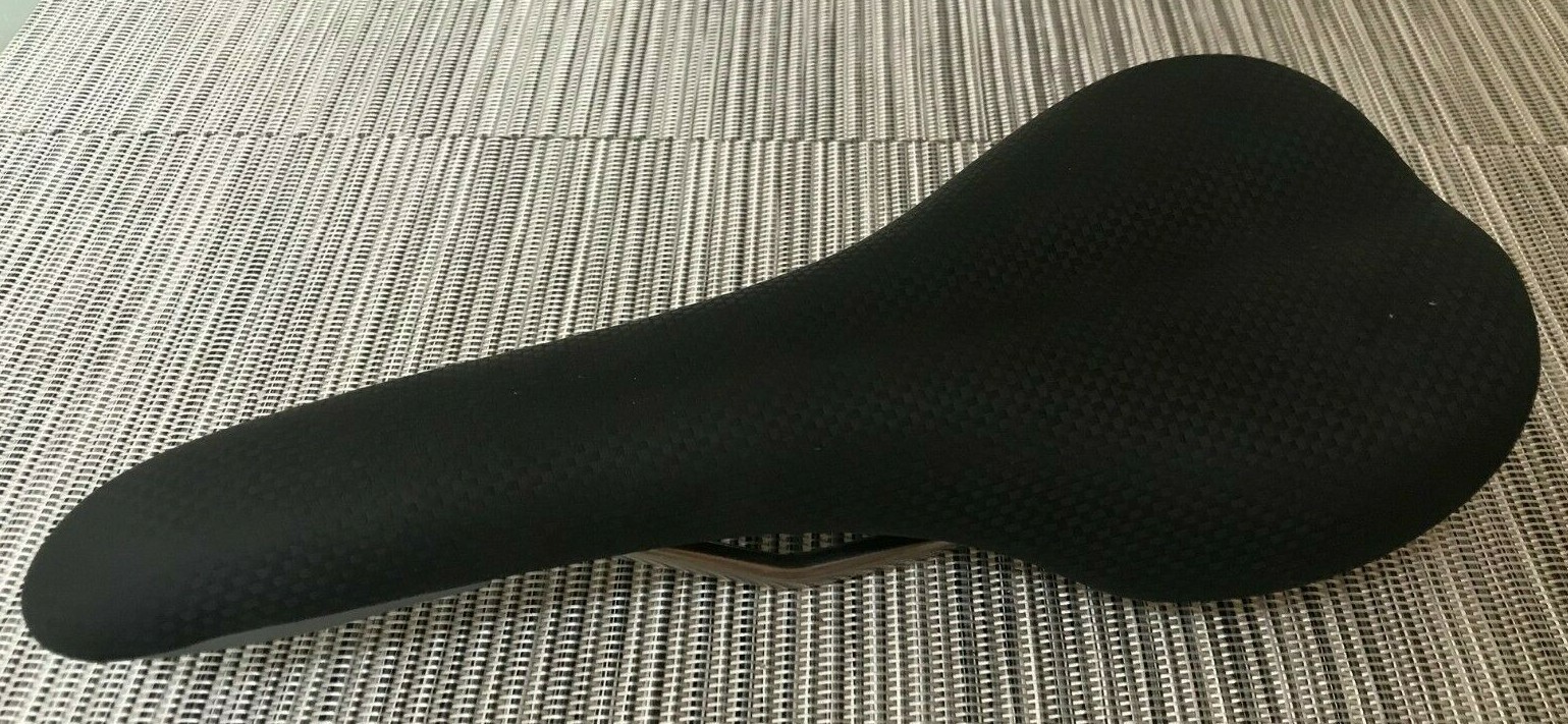 Ladies Sleek Bicycle Saddle Durable Soft Carbon Cover 129×275 246g OEM