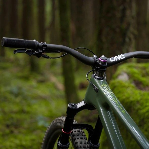 OneUp Components Carbon Riser Bar V2 – 50mm 800mm Black