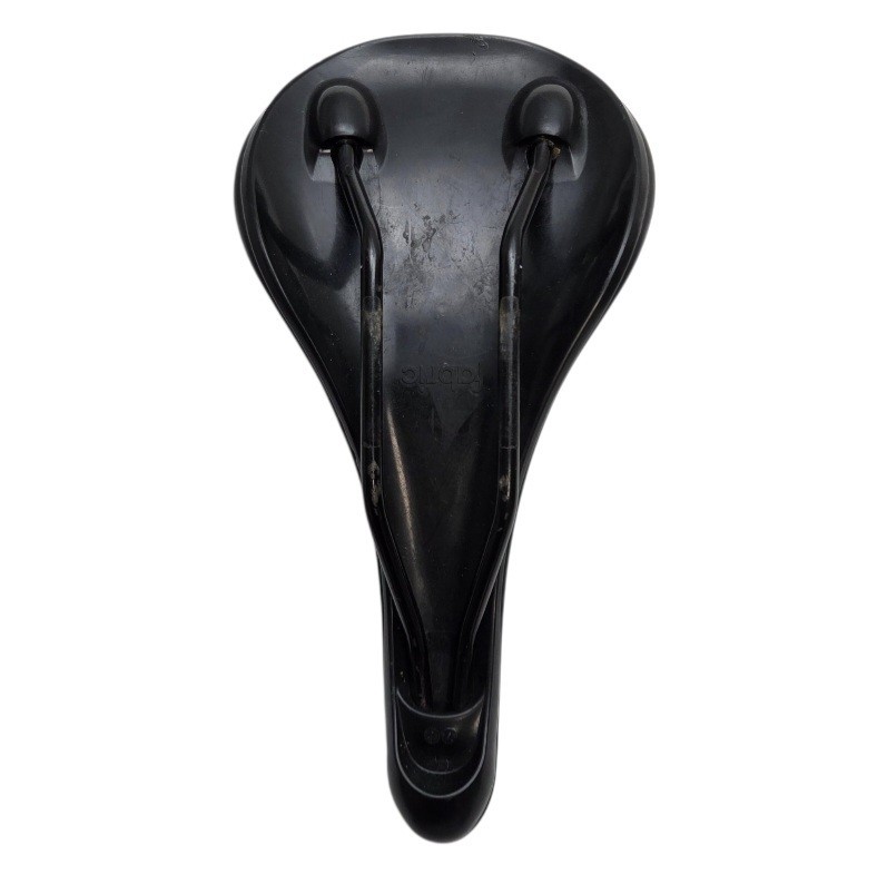 Fabric Scoop Radius Saddle 142 x 282mm Cr-Mo Rails Black 272g