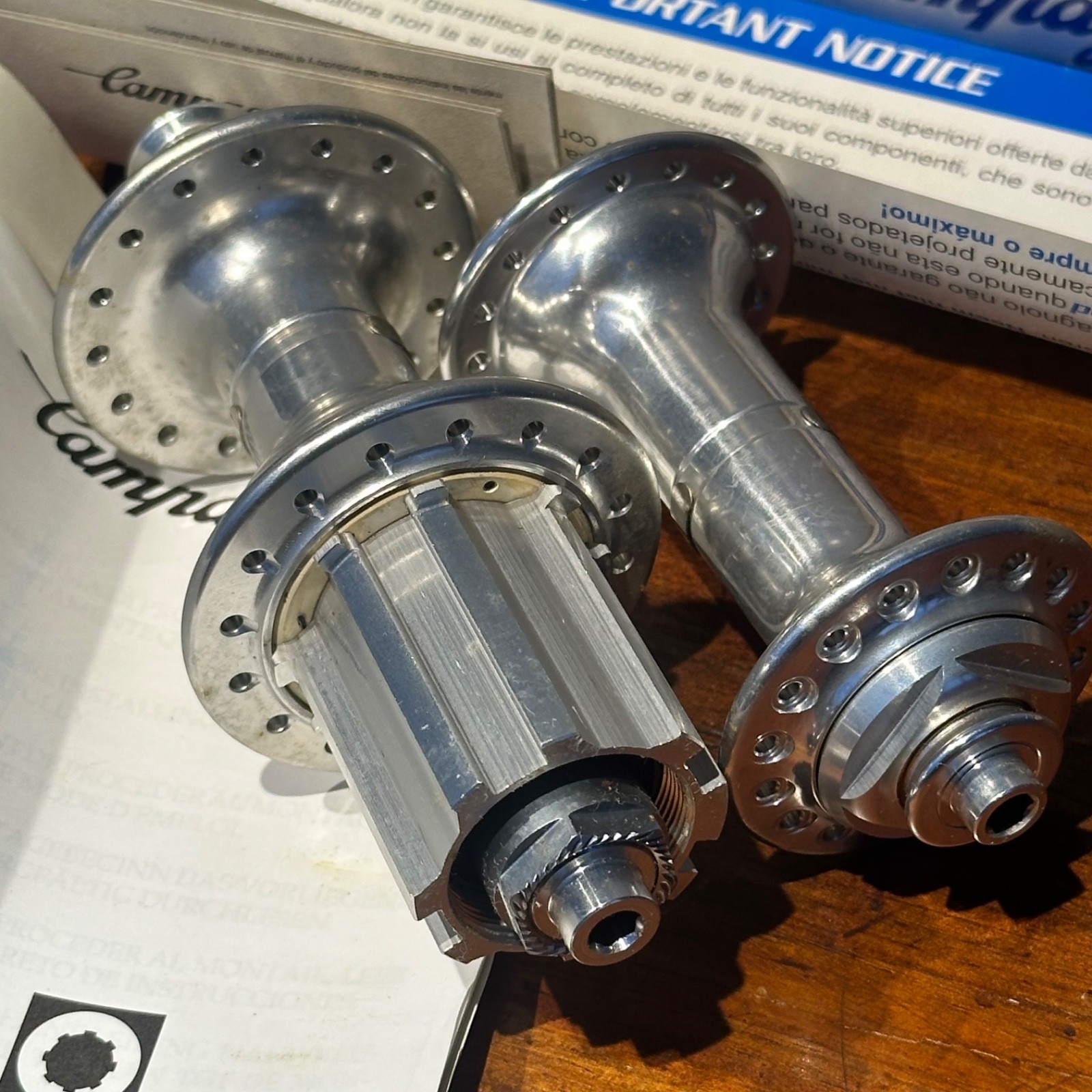Campagnolo RECORD 9/10/11 Speed Road Hub Set w/Skewers 32H NOS Condition in BOX