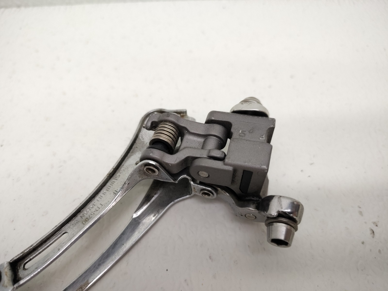 SHIMANO 105 FRONT DERAILLEUR MODEL FD 5700