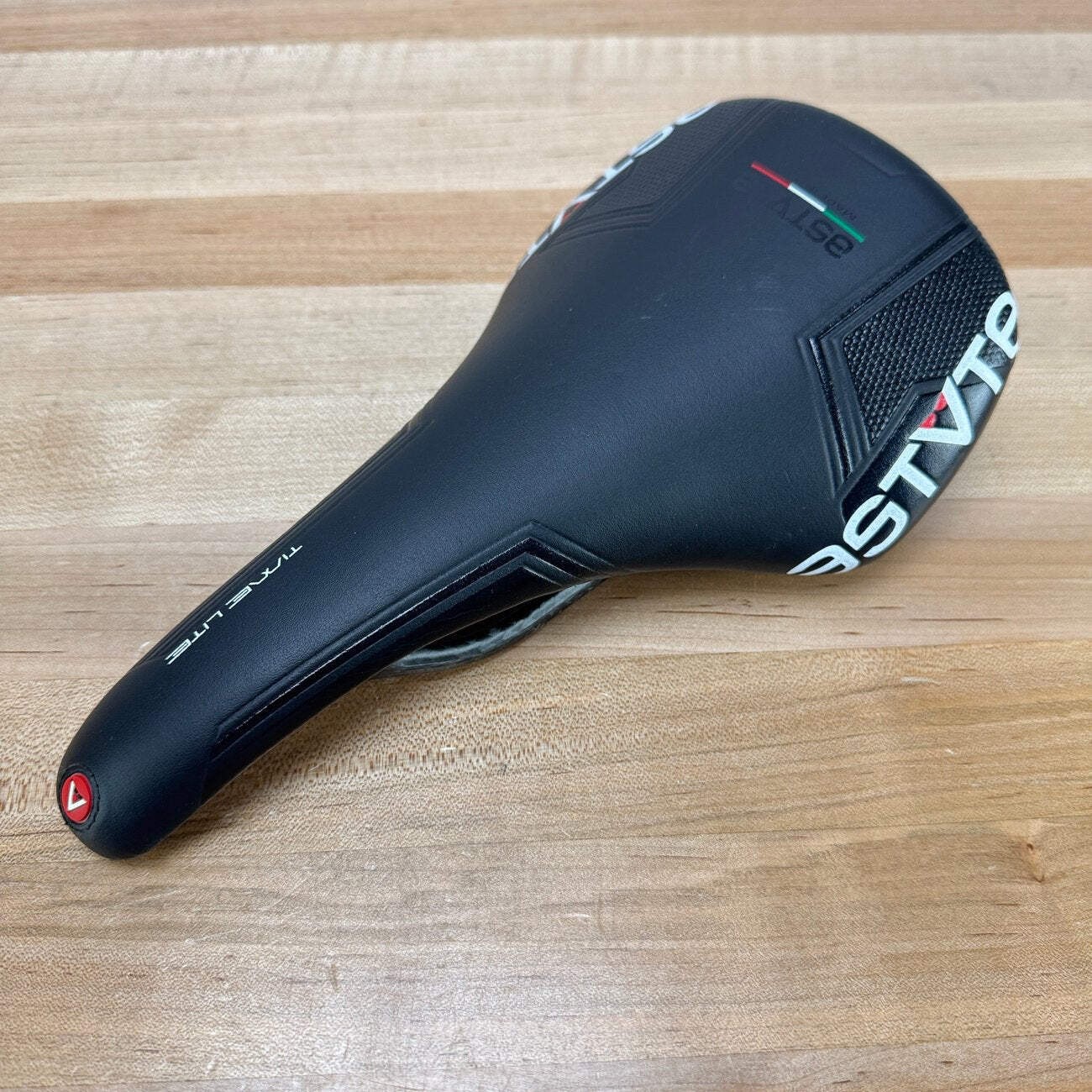 Low Mile! Astute Time Lite 7x9mm Carbon Rails 138mm Bike Saddle 189g