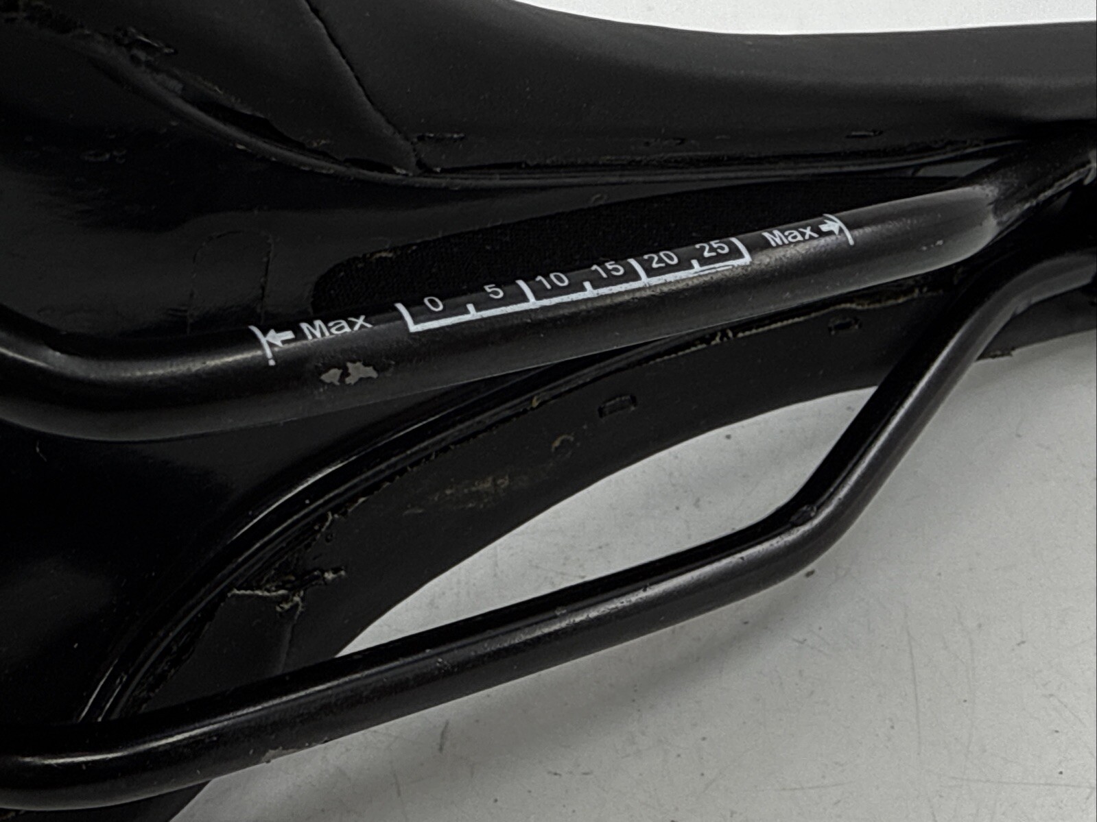 SDG FALCON 280mm x 140mm Steel Rail Black & White Saddle NEW BIKE TAKE-OFF