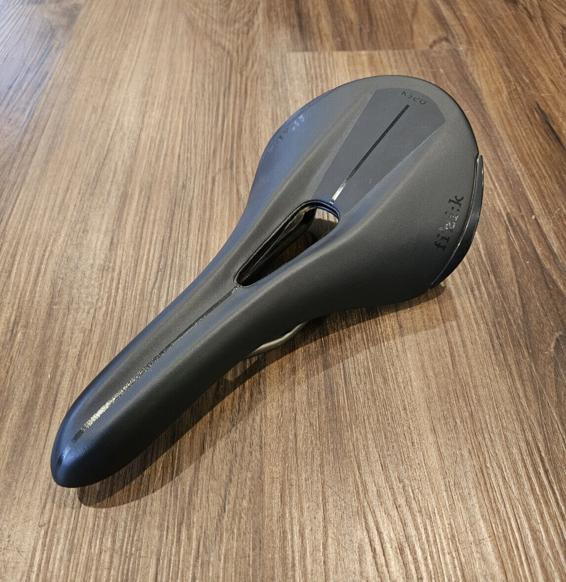 Fizik Aliante R3 Open Cycling Saddle, Black, Regular