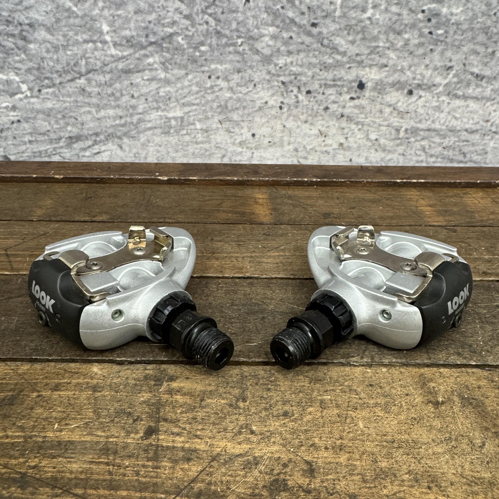 Vintage Look SPD Clipless Bike Pedals 9/16 NOS Pair 375g Made France Road New