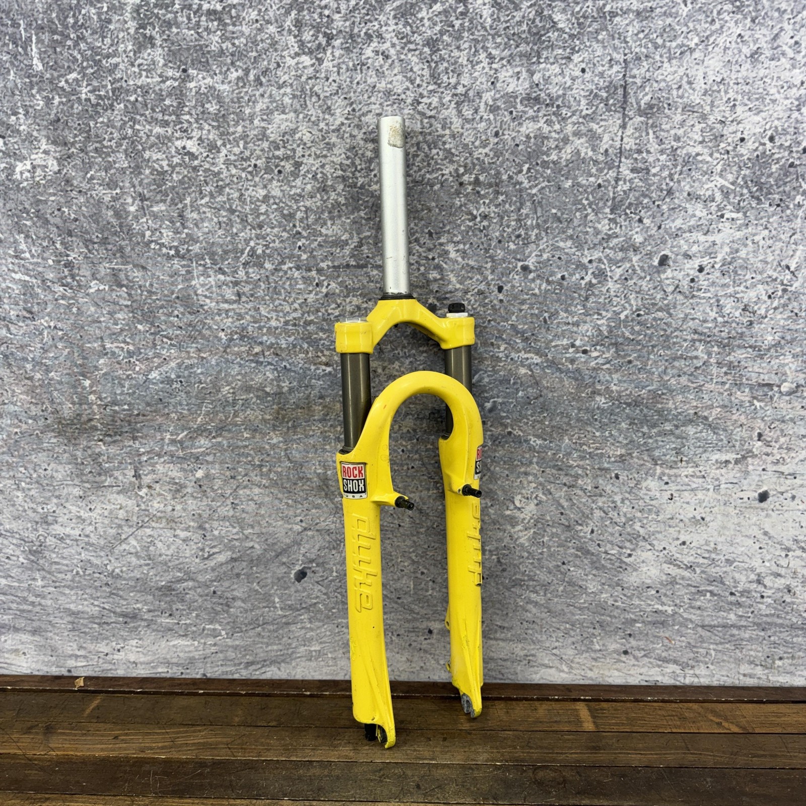 Vintage RockShox Duke Race Suspension Fork 26 1 1/8 Threadless V-Brake Yellow